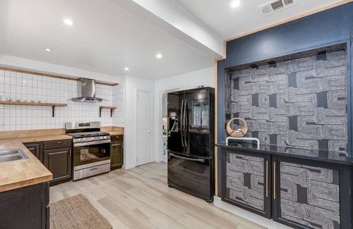 Southfield Cottage | Charming 3-bedroom with 2 full baths cottage in Southfield for Soul Searching