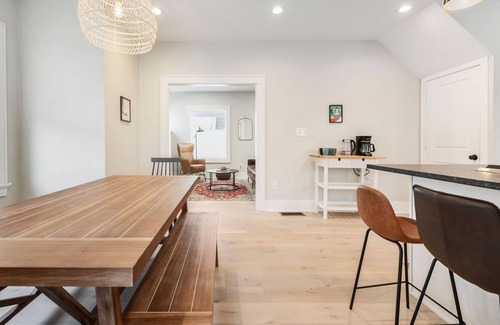 Zelienople House | Charming 3 Bedroom w/ Primary Suite