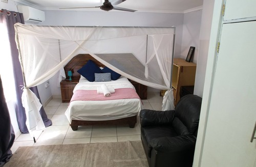 Livingstone Resort | Charming 3-bedroom resort with Garden, swimming pool, WiFi, AC in Livingstone