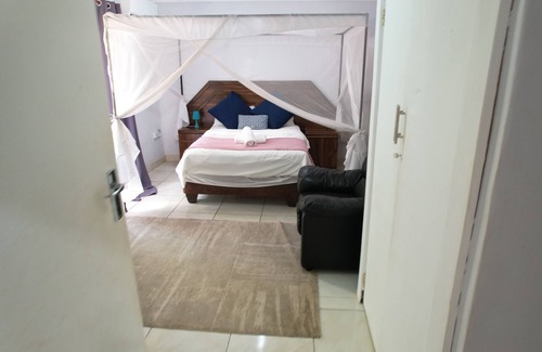 Livingstone Resort | Charming 3-bedroom resort with Garden, swimming pool, WiFi, AC in Livingstone