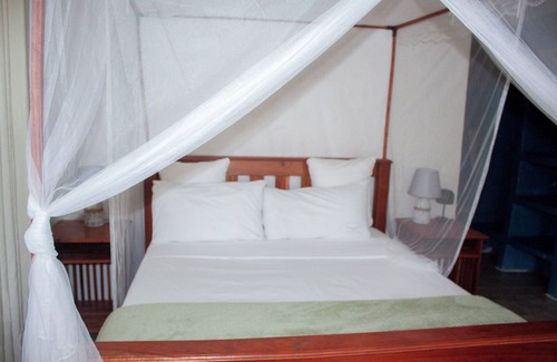 Livingstone Other | Charming 3-Bedroom Rustic Luxury Farmhouse — Minutes from the Victoria Falls