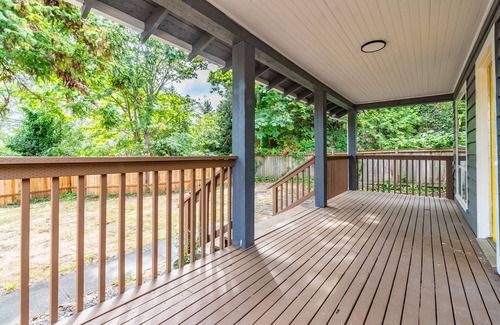 Tukwila House | Charming 3 BR/3 BA Tukwila home
