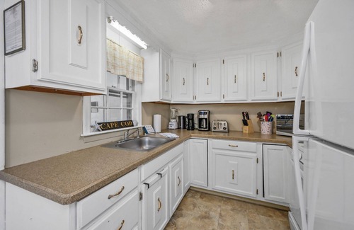 West Yarmouth Cottage | Charming 3-BR Cape Cod Cottage, 0.2 mi from Lewis Bay Beach with Sunroom & Patio Grill