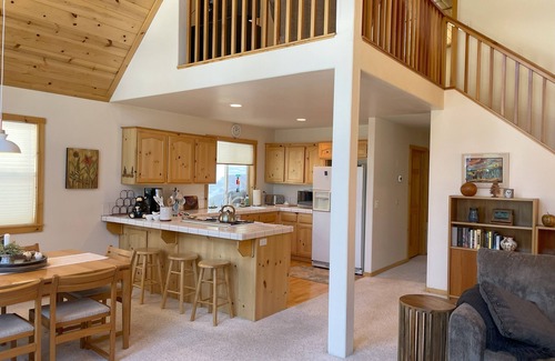 Truckee Cabin | Charming 3-BR Chalet in Tahoe Donner