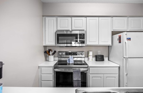 Waterford Plantation Apartment | Charming 3 BR Condo Close to Coastal University!