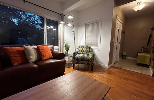 Central District House | Charming 3-BR Home Close to Swedish Cherry Hill