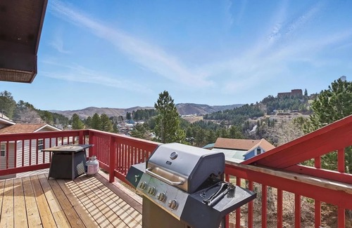 Deadwood House | Charming 3-BR house w/WiFi, AC, great view & new furniture in delightful Lead.