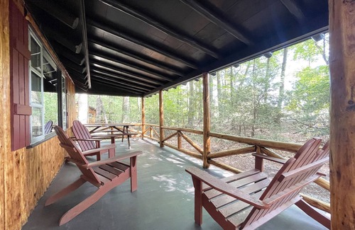 Reeders Cabin | Charming 3 BR Log Cabin in the Poconos
