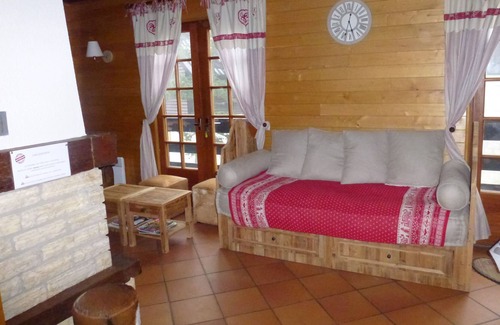 Arette Ski Chalet | Charming 3-level chalet in the heart of the resort (sleeps 12 to 13)
