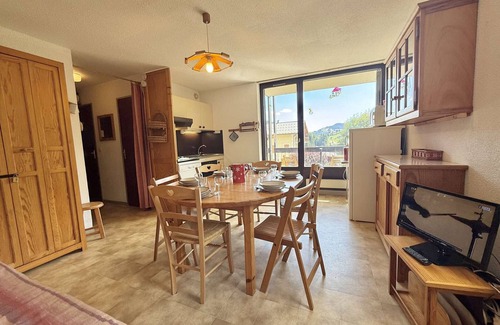 Flumet Apartment | Charming 3-Room Apartment in Flumet – Sleeps 6, Near Village Center, Free Ski Shuttle