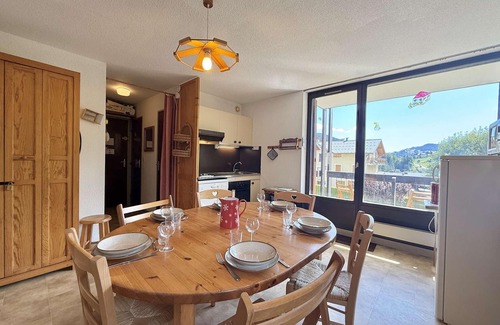 Flumet Apartment | Charming 3-Room Apartment in Flumet – Sleeps 6, Near Village Center, Free Ski Shuttle