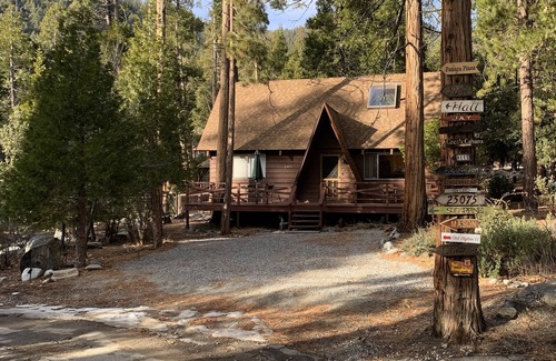 Fern Valley Cabin | Charming 3-bedroom cabin in Idyllwild-Pine Cove with WiFi