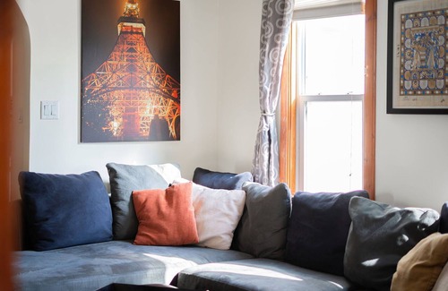 Northeast Minneapolis Arts District House | Charming 3bd/1bath in the vibrant creative heart of Minneapolis' Art District.