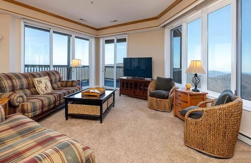 Chestnut Springs Condo | Charming 3bed/3bath condo at Wintergreen! Perfect for hiking getaways!
