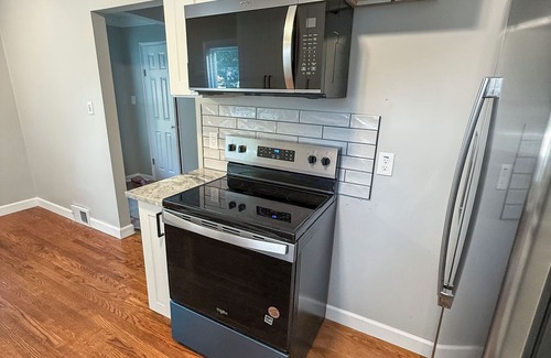 Redford House | Charming 3bed, 20 mins to DTW, Novi, Downtown, in peaceful suburb new renovated!