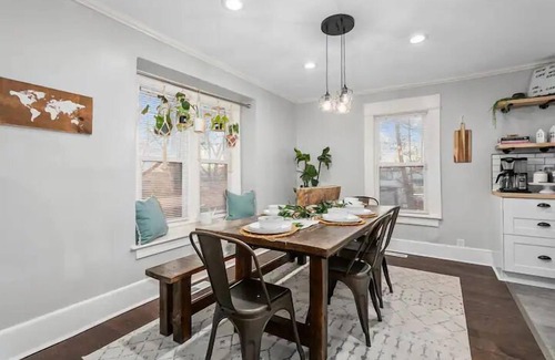 South Kansas City House | Charming 3Bed/2Bath House in the Heart of Kansas City!