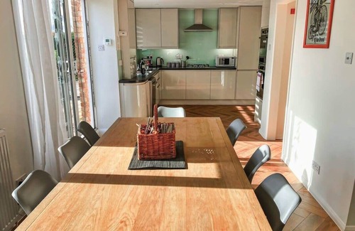 Windsor House | Charming 3Bed 3Bath Home in Windsor with parking!