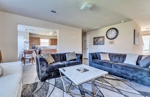 Houston House | Charming 3bedroom house in lovely Houston with AC, WiFi.7 miles from IAH Airport