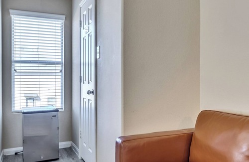 Houston House | Charming 3bedroom house in lovely Houston with AC, WiFi.7 miles from IAH Airport