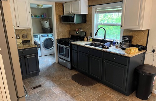 Watkins Glen House | Charming 3bedroom house with AC, WiFi, fenced backyard in Wonderful Watkins Glen