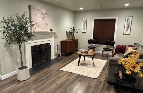 Monrovia House | Charming 3Bedroom3Bath house AC and WiFi in peaceful Monrovia Garage parking