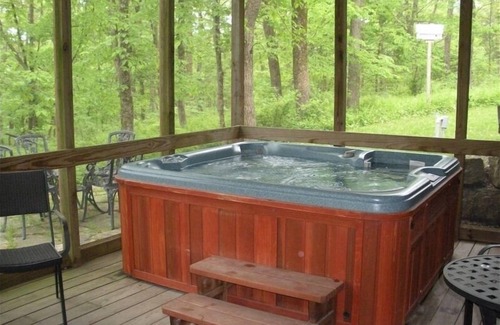 The Galena Territory House | Charming 3BR/3BA With Hot Tub, Fireplace & Pool Table
