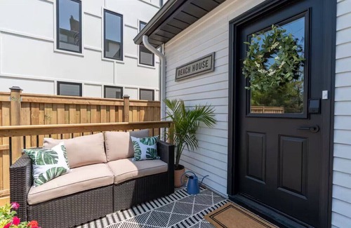 Grand Bend House | Charming 3BR Beach House with BBQ in Grand Bend