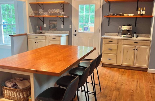 Tilghman House | Charming 3BR Cottage in Heart of Tilghman Island – Bike everywhere!
