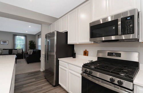 Merriman Valley House | Charming 3BR Getaway with Garage &Perfect Location