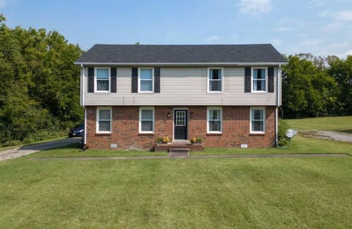 Hendersonville House | Charming 3BR Home w/Wifi, Smart TV, Washer/Dryer and Parking near Nashville