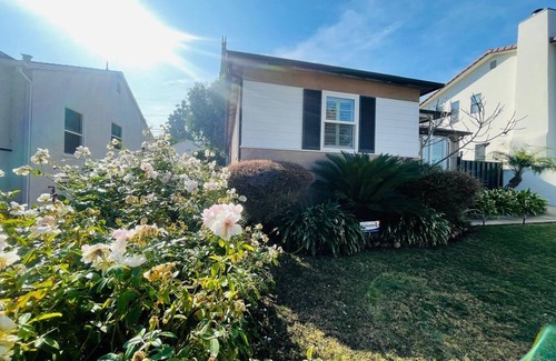 Encino House | Charming 3BR Home in Prime Encino Location With Ping-Pong & Spa!