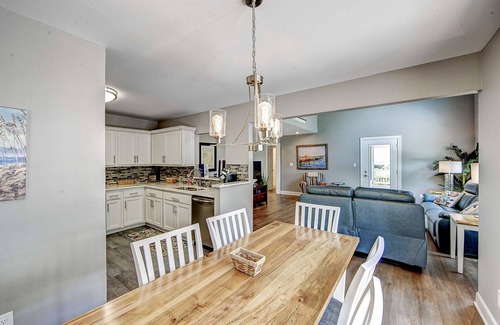 Frisco House | Charming 3BR home in Frisco with Wifi, Full Kitchen and Private Hot Tub