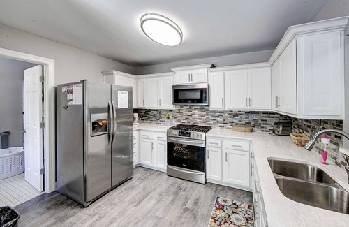 Frisco House | Charming 3BR home in Frisco with Wifi, Full Kitchen and Private Hot Tub