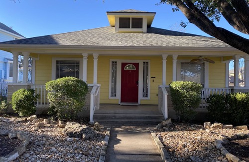 Kyle House | Charming 3BR home south of Austin w/spacious yard