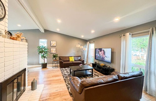 Calabasas House | Charming 3BR Home with Modern Comforts - FB - CAL