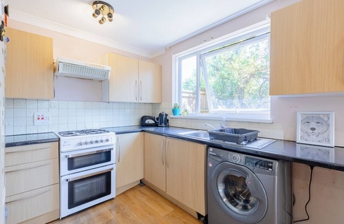 Walworth House | Charming 3BR Home with Garden in Kennington