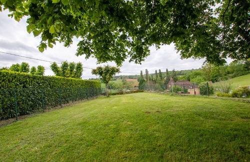 Bouillac Cottage | Charming 3BR House with Terrace, Garden & Near Medieval Belvès - Pet Friendly