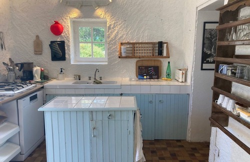 Locmaria House | Charming 3BR House with Garden near Beach – Sleeps 6, Pet-Friendly, WiFi, BBQ