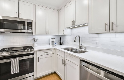 Buford Highway House | Charming 3BR Retreat: Live Like a Local in Chamblee!