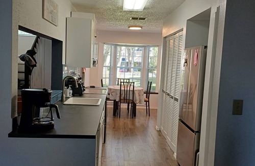 Fox Chase House | Charming 3BR Townhouse in Palm Harbor