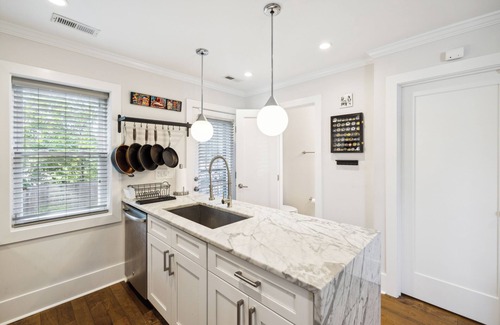 Washington House | Charming 3BR Townhome w/Free Parking