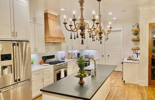 Oxford House | Charming 4 bdrm home perfect for Ole Miss getaway