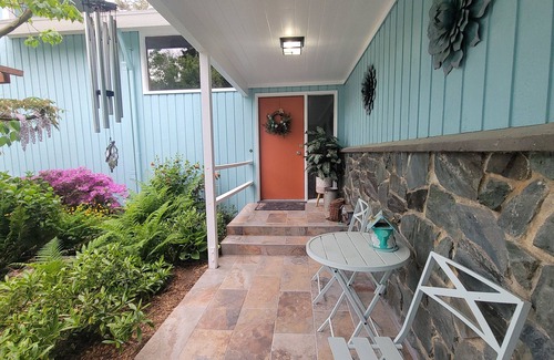 Clear Lake House | Charming 4 Bdrm Lake House + Huge Games Room