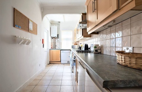 Liverpool House | Charming 4-Bed, Pet Friendly House in Liverpool