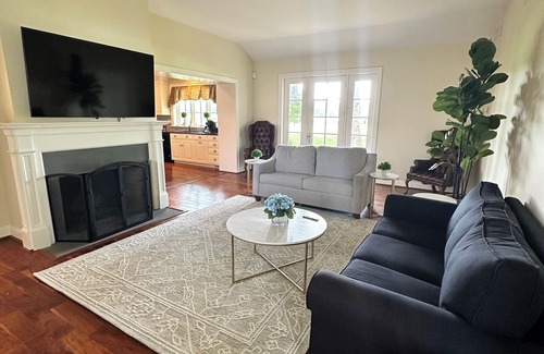 Chesapeake City Cottage | Charming 4-Bedroom Cottage - Vineyard Views & Waterfront Tasting Room & Resort