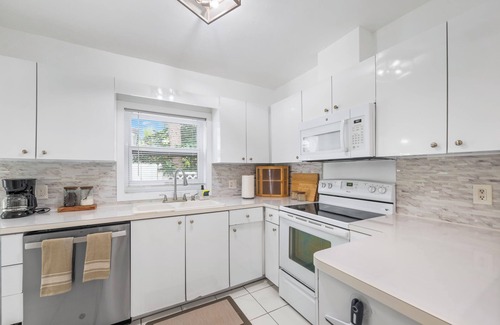 Birch Park Finger Streets House | Charming 4-bedroom house with AC and WiFi in lovely Fort Lauderdale