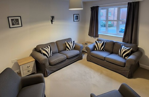 Stoke Gifford House | Charming 4-Bedroom Retreat in Stoke Gifford