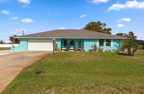 Port Charlotte - Charlotte Harbor House | Charming 4-bedroom Pool and Hot Tub home with WiFi in delightful Port Charlotte