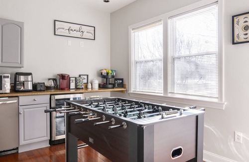 Near Northeast House | Charming 4 Bedroom House!1 Mile from Capitol Hill!