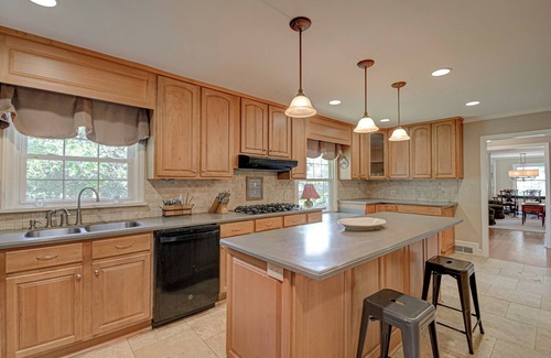 Winston - Salem House | Charming 4-bedroom house with WiFi and AC in lovely Winston-Salem
